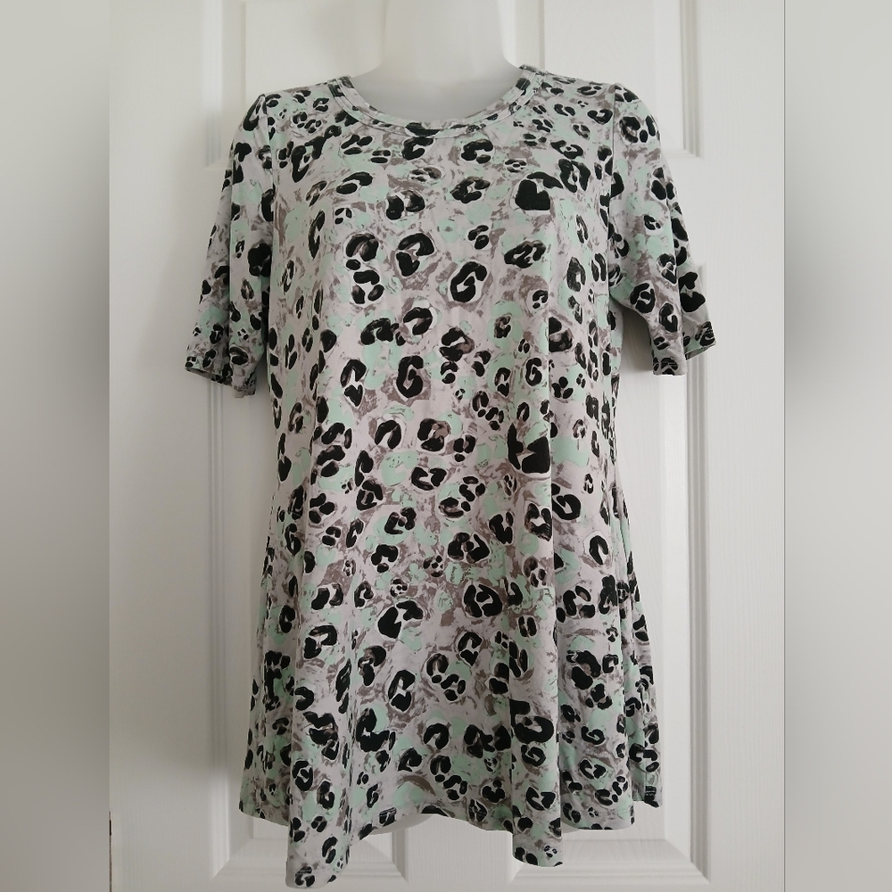 LOGO by Lori Goldstein Black and Pink Short Sleeve Relaxed Blouse With pockets